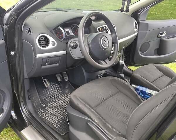 Черный Рено Клио, объемом двигателя 1.5 л и пробегом 126 тыс. км за 6500 $, фото 15 на Automoto.ua