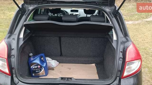 Черный Рено Клио, объемом двигателя 1.5 л и пробегом 290 тыс. км за 5450 $, фото 4 на Automoto.ua