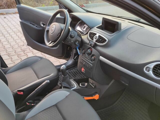 Черный Рено Клио, объемом двигателя 1.5 л и пробегом 182 тыс. км за 6500 $, фото 5 на Automoto.ua