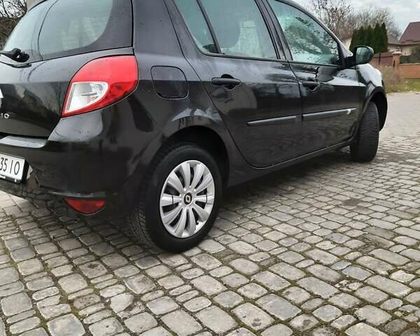 Черный Рено Клио, объемом двигателя 1.1 л и пробегом 110 тыс. км за 4550 $, фото 8 на Automoto.ua