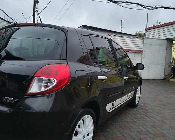 Черный Рено Клио, объемом двигателя 1.2 л и пробегом 185 тыс. км за 5800 $, фото 20 на Automoto.ua