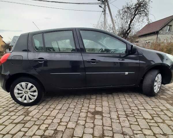 Черный Рено Клио, объемом двигателя 1.1 л и пробегом 110 тыс. км за 4550 $, фото 10 на Automoto.ua