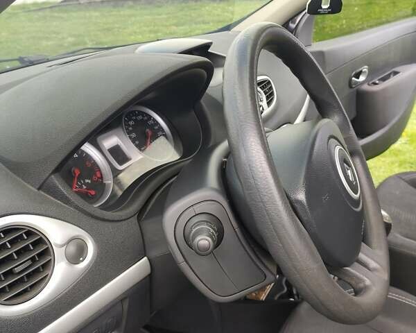 Черный Рено Клио, объемом двигателя 1.5 л и пробегом 126 тыс. км за 6500 $, фото 10 на Automoto.ua