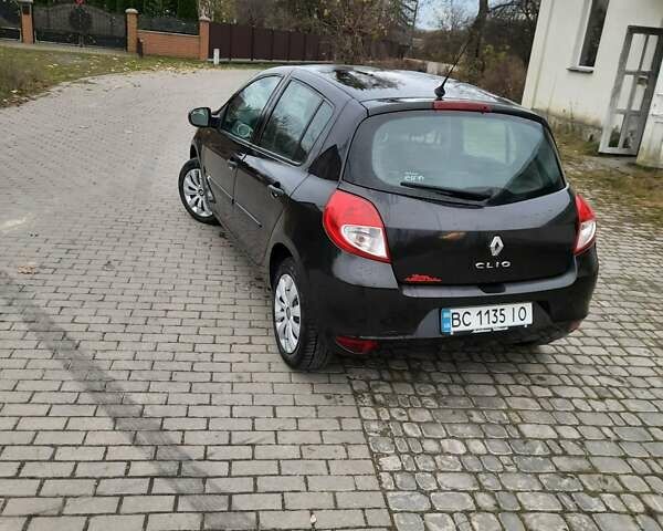 Черный Рено Клио, объемом двигателя 1.1 л и пробегом 110 тыс. км за 4550 $, фото 19 на Automoto.ua