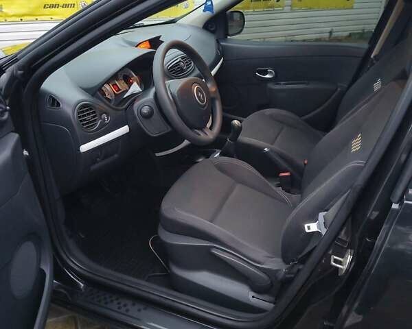 Черный Рено Клио, объемом двигателя 1.2 л и пробегом 185 тыс. км за 5800 $, фото 11 на Automoto.ua