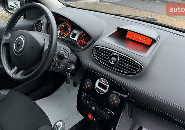 Черный Рено Клио, объемом двигателя 1.2 л и пробегом 240 тыс. км за 5750 $, фото 29 на Automoto.ua