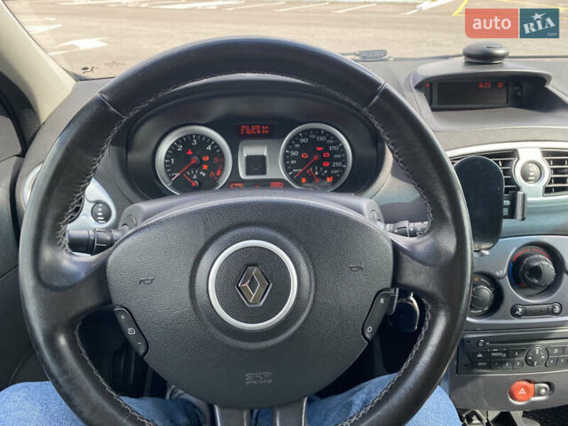 Черный Рено Клио, объемом двигателя 1.5 л и пробегом 363 тыс. км за 5500 $, фото 16 на Automoto.ua