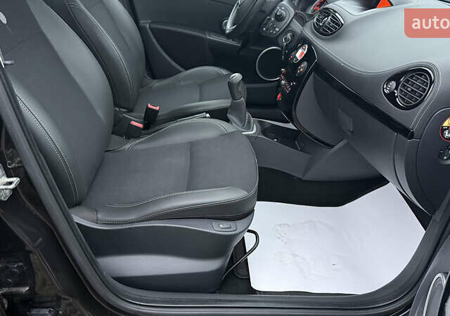 Черный Рено Клио, объемом двигателя 1.2 л и пробегом 240 тыс. км за 5750 $, фото 25 на Automoto.ua