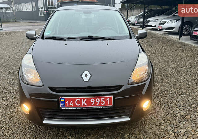 Черный Рено Клио, объемом двигателя 1.2 л и пробегом 240 тыс. км за 5750 $, фото 3 на Automoto.ua