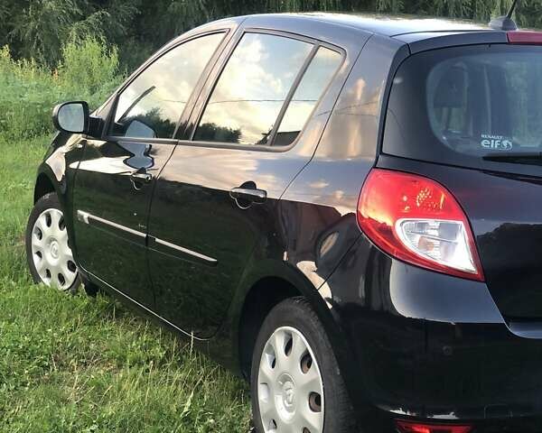 Черный Рено Клио, объемом двигателя 1.6 л и пробегом 214 тыс. км за 6900 $, фото 8 на Automoto.ua
