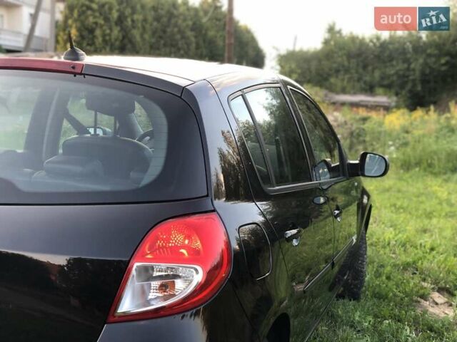 Черный Рено Клио, объемом двигателя 1.6 л и пробегом 214 тыс. км за 6900 $, фото 28 на Automoto.ua