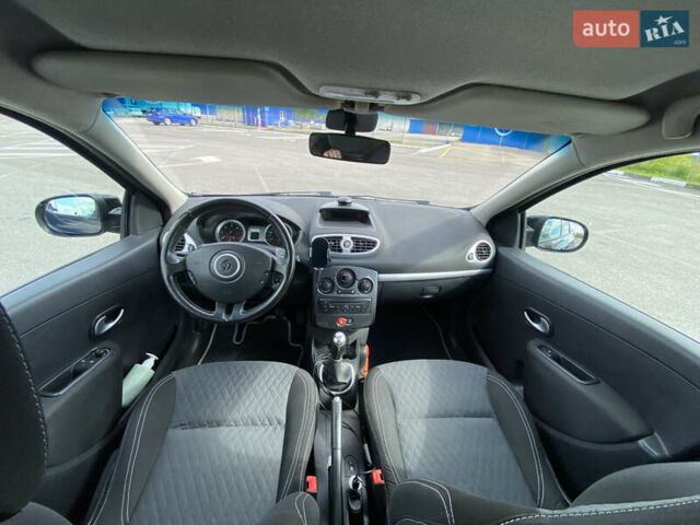 Черный Рено Клио, объемом двигателя 1.5 л и пробегом 363 тыс. км за 5500 $, фото 11 на Automoto.ua