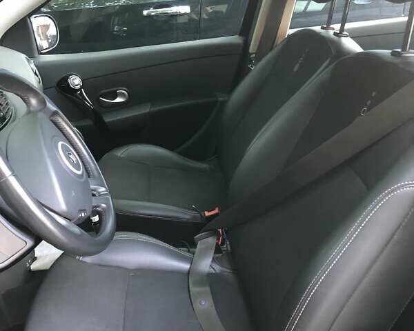 Черный Рено Клио, объемом двигателя 1.6 л и пробегом 214 тыс. км за 6900 $, фото 14 на Automoto.ua