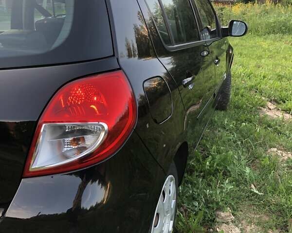 Черный Рено Клио, объемом двигателя 1.6 л и пробегом 214 тыс. км за 6900 $, фото 2 на Automoto.ua