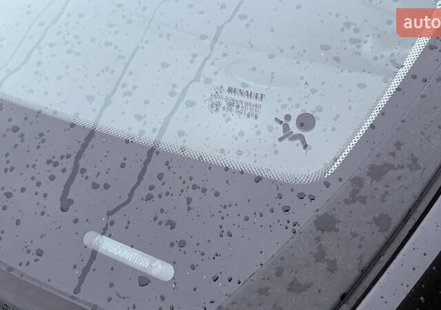 Черный Рено Клио, объемом двигателя 1.2 л и пробегом 240 тыс. км за 5750 $, фото 23 на Automoto.ua