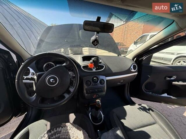 Черный Рено Клио, объемом двигателя 1.46 л и пробегом 316 тыс. км за 6000 $, фото 4 на Automoto.ua