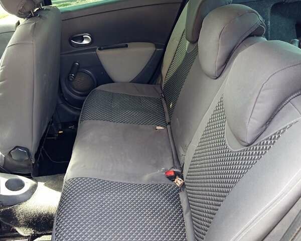 Черный Рено Клио, объемом двигателя 1.5 л и пробегом 293 тыс. км за 4800 $, фото 21 на Automoto.ua