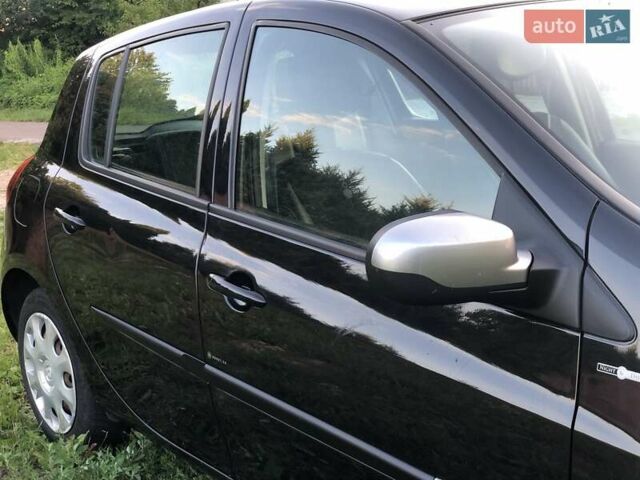 Черный Рено Клио, объемом двигателя 1.6 л и пробегом 214 тыс. км за 6900 $, фото 23 на Automoto.ua