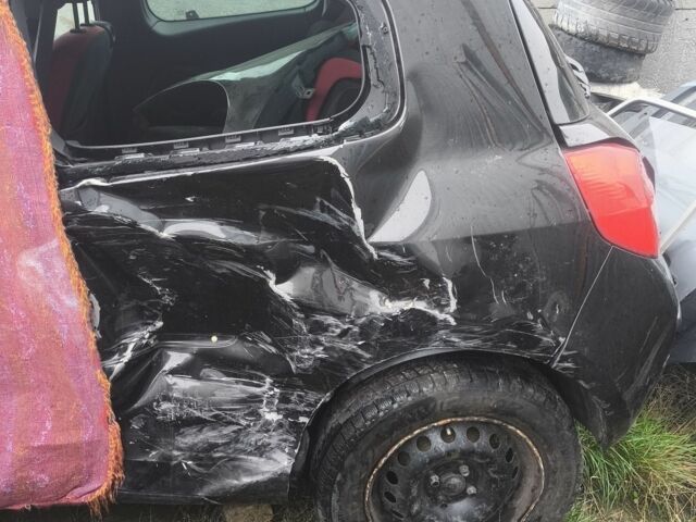 Черный Рено Клио, объемом двигателя 1.5 л и пробегом 340 тыс. км за 1750 $, фото 3 на Automoto.ua