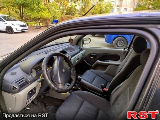 Рено Клио 2005 в Каменское - Днепродзержинск на Automoto.ua Черный Рено Клио, объемом двигателя 1.4 л и пробегом 350 тыс. км за 2100 $, фото 3 на Automoto.ua