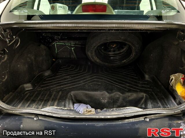 Черный Рено Клио, объемом двигателя 1.4 л и пробегом 214 тыс. км за 3100 $, фото 6 на Automoto.ua