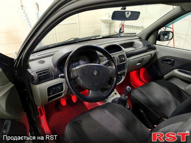 Черный Рено Клио, объемом двигателя 1.4 л и пробегом 214 тыс. км за 3100 $, фото 2 на Automoto.ua