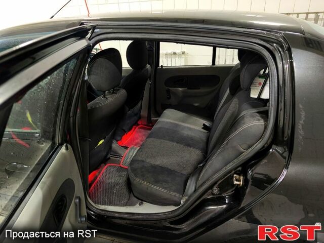 Черный Рено Клио, объемом двигателя 1.4 л и пробегом 214 тыс. км за 3100 $, фото 3 на Automoto.ua