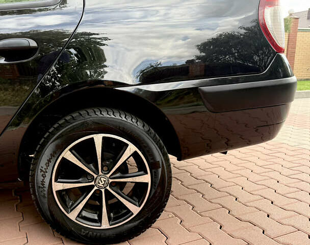 Черный Рено Клио, объемом двигателя 1.4 л и пробегом 210 тыс. км за 3999 $, фото 36 на Automoto.ua