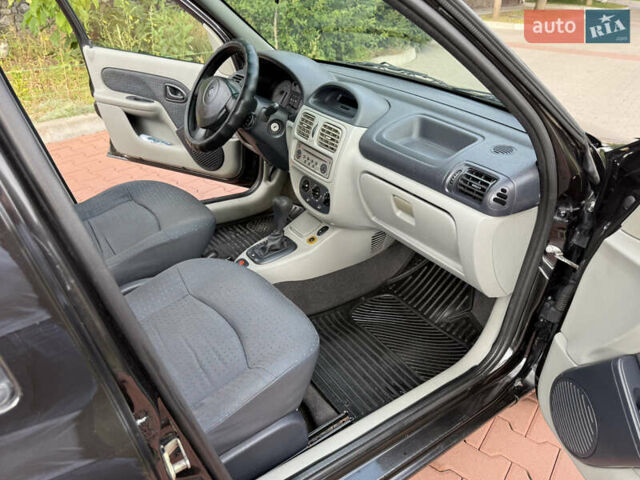 Черный Рено Клио, объемом двигателя 1.4 л и пробегом 210 тыс. км за 3999 $, фото 45 на Automoto.ua