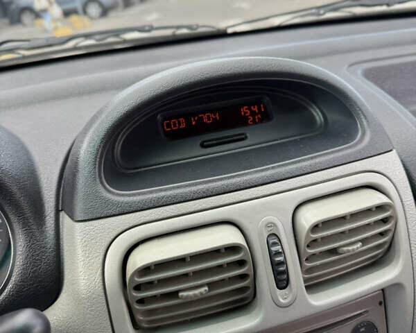 Черный Рено Клио, объемом двигателя 1.4 л и пробегом 210 тыс. км за 3999 $, фото 49 на Automoto.ua