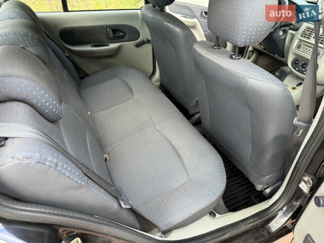 Черный Рено Клио, объемом двигателя 1.4 л и пробегом 210 тыс. км за 3999 $, фото 44 на Automoto.ua