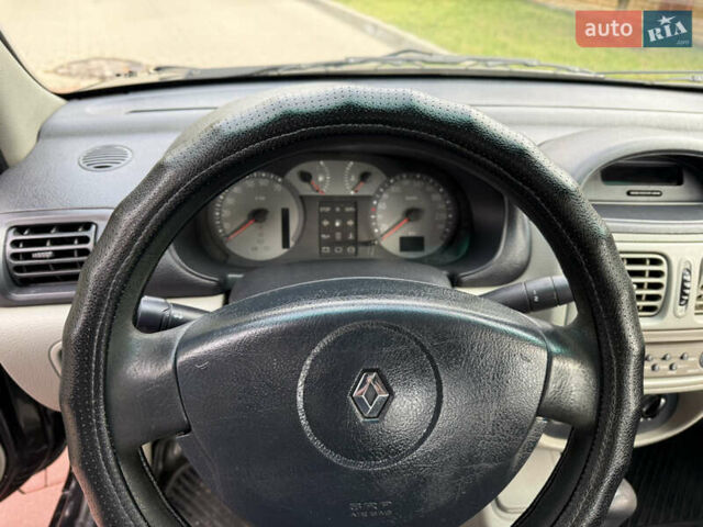 Черный Рено Клио, объемом двигателя 1.4 л и пробегом 210 тыс. км за 3999 $, фото 40 на Automoto.ua