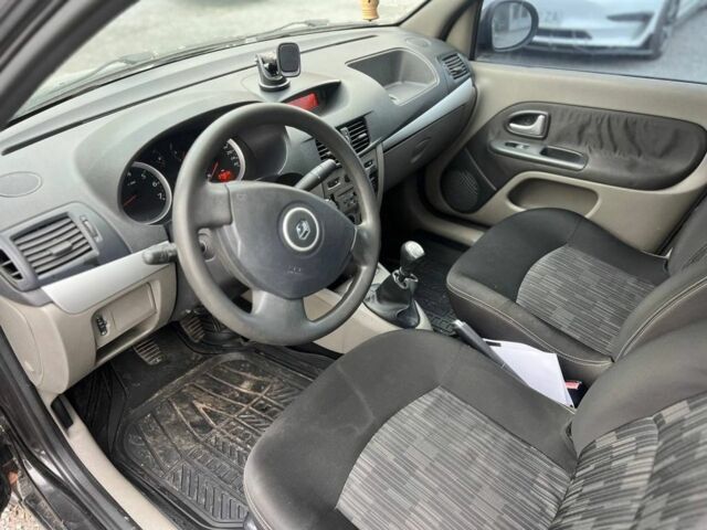 Черный Рено Клио, объемом двигателя 1.4 л и пробегом 280 тыс. км за 3470 $, фото 6 на Automoto.ua