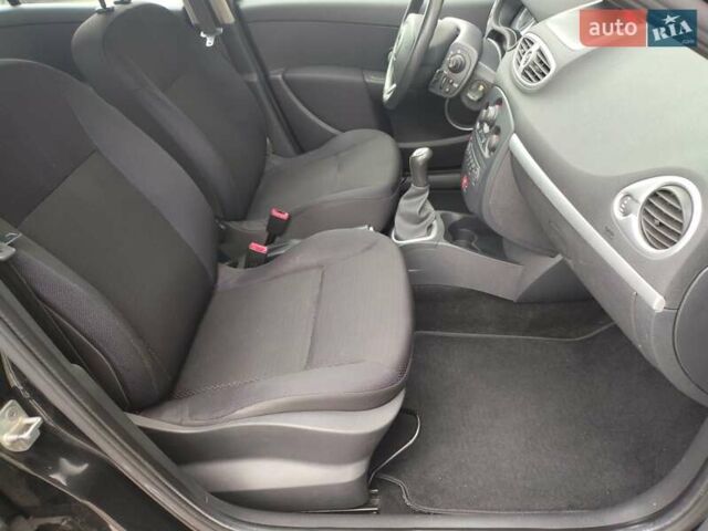 Черный Рено Клио, объемом двигателя 1.1 л и пробегом 222 тыс. км за 4699 $, фото 19 на Automoto.ua