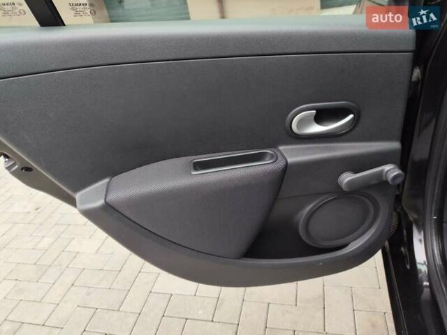 Черный Рено Клио, объемом двигателя 1.1 л и пробегом 222 тыс. км за 4699 $, фото 17 на Automoto.ua