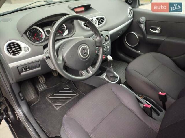 Черный Рено Клио, объемом двигателя 1.1 л и пробегом 222 тыс. км за 4699 $, фото 13 на Automoto.ua