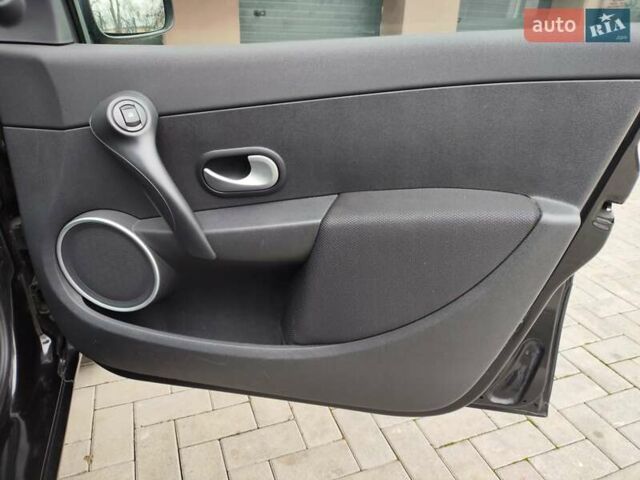 Черный Рено Клио, объемом двигателя 1.1 л и пробегом 222 тыс. км за 4699 $, фото 20 на Automoto.ua