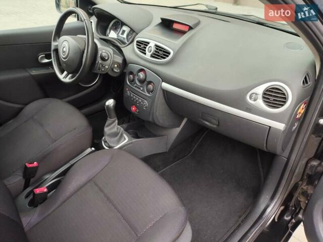 Черный Рено Клио, объемом двигателя 1.1 л и пробегом 222 тыс. км за 4699 $, фото 18 на Automoto.ua