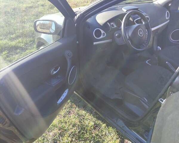 Черный Рено Клио, объемом двигателя 1.1 л и пробегом 220 тыс. км за 5000 $, фото 10 на Automoto.ua