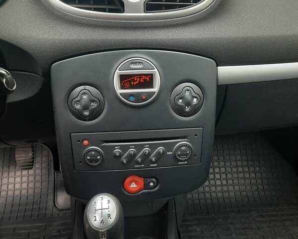 Рено Клио 2008 в Одессе на Automoto.ua Черный Рено Клио, объемом двигателя 1.1 л и пробегом 115 тыс. км за 5600 $, фото 11 на Automoto.ua