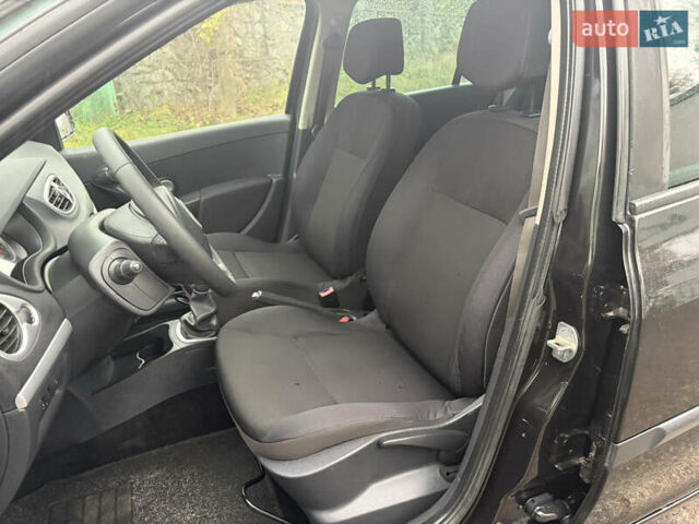 Чорний Рено Кліо, об'ємом двигуна 1.6 л та пробігом 191 тис. км за 5390 $, фото 21 на Automoto.ua