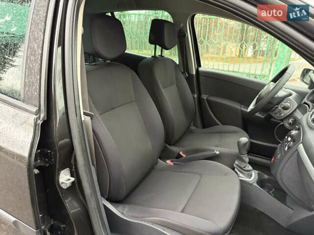 Чорний Рено Кліо, об'ємом двигуна 1.6 л та пробігом 191 тис. км за 5390 $, фото 18 на Automoto.ua