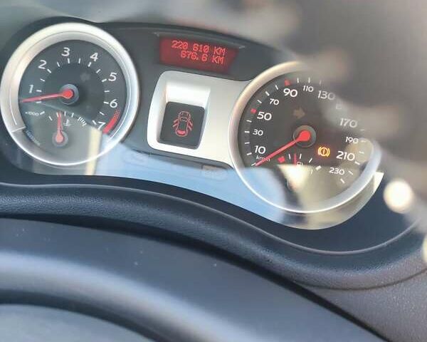 Черный Рено Клио, объемом двигателя 1.1 л и пробегом 220 тыс. км за 5000 $, фото 2 на Automoto.ua