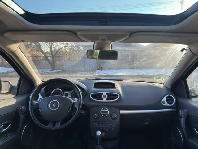 Черный Рено Клио, объемом двигателя 1.6 л и пробегом 197 тыс. км за 5600 $, фото 9 на Automoto.ua