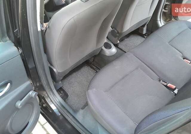 Чорний Рено Кліо, об'ємом двигуна 1.6 л та пробігом 218 тис. км за 5900 $, фото 7 на Automoto.ua