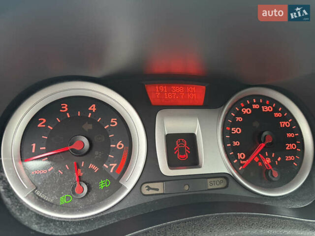 Чорний Рено Кліо, об'ємом двигуна 1.6 л та пробігом 191 тис. км за 5390 $, фото 31 на Automoto.ua