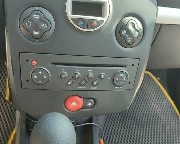 Черный Рено Клио, объемом двигателя 1.15 л и пробегом 186 тыс. км за 4800 $, фото 10 на Automoto.ua