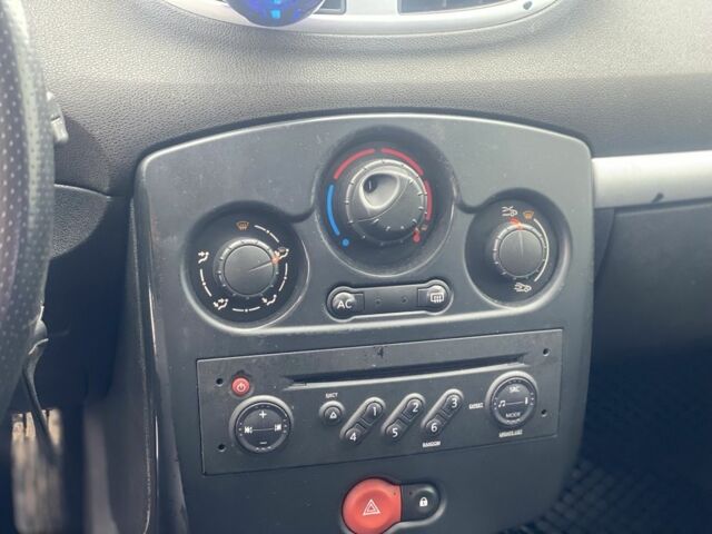 Чорний Рено Кліо, об'ємом двигуна 1.2 л та пробігом 220 тис. км за 3900 $, фото 10 на Automoto.ua