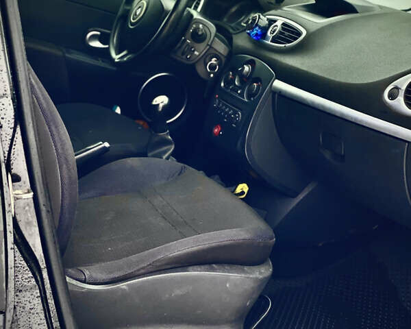 Чорний Рено Кліо, об'ємом двигуна 1.15 л та пробігом 220 тис. км за 4100 $, фото 15 на Automoto.ua