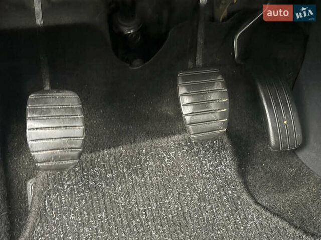 Чорний Рено Кліо, об'ємом двигуна 1.6 л та пробігом 191 тис. км за 5390 $, фото 33 на Automoto.ua